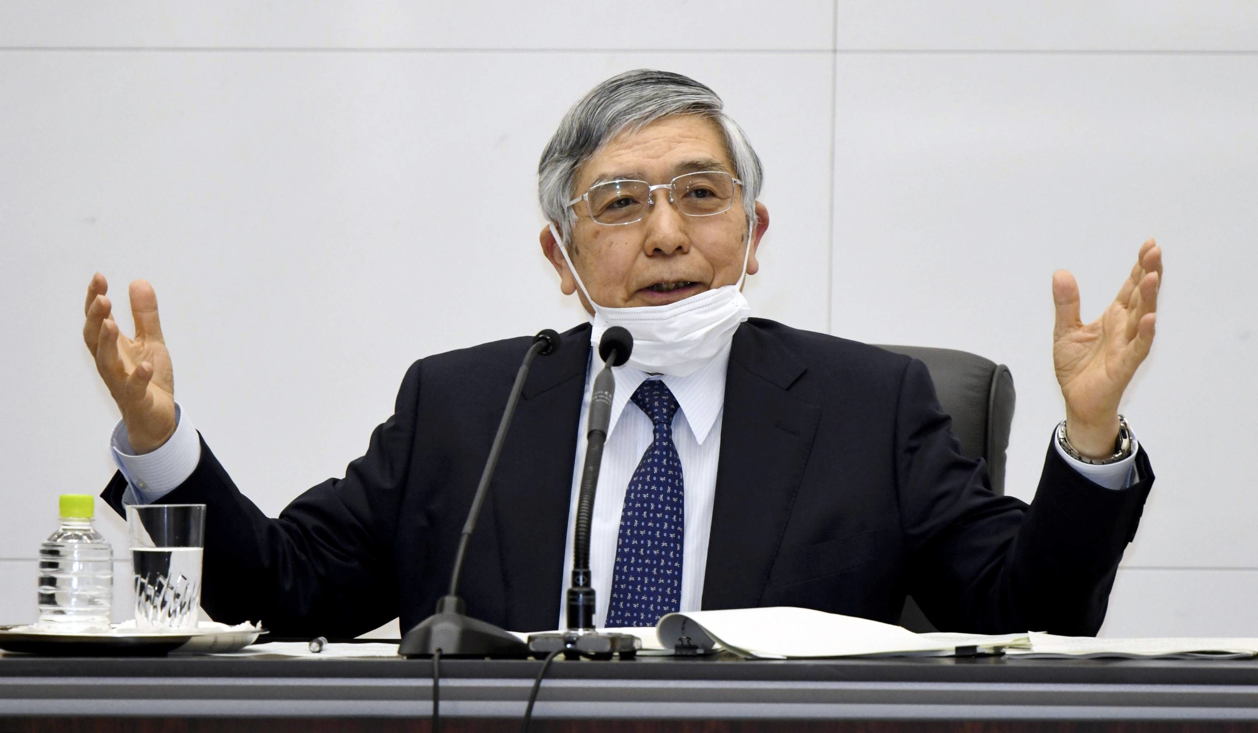 BOJ's Kuroda Criticizes Bitcoin — Central Bank Governor Says Trading Is 'Barley Used for Settlement'